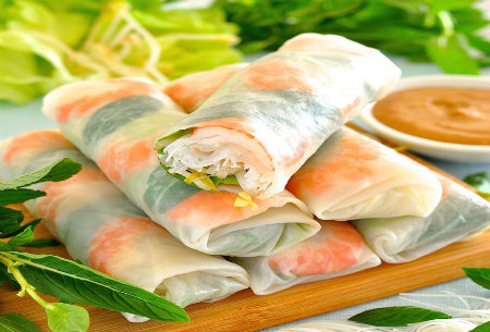 Vietnamese rice paper rolls (spring rolls)